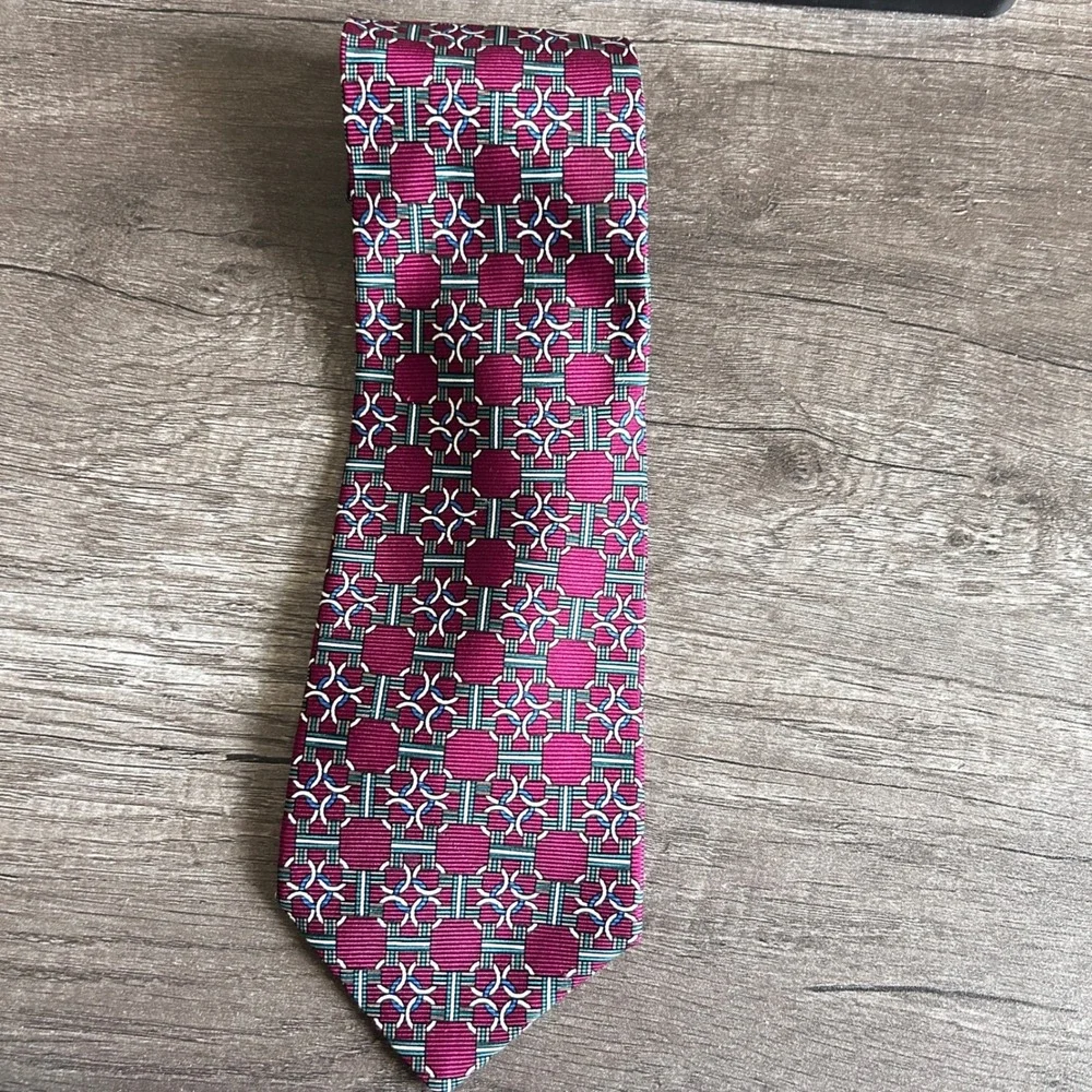 Vintage 417 Van Heusen Mens Silk Tie Red Geometric Pattern Classic Retro USA 90s